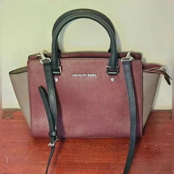Michael Kors Selma Purse - Picture 1 of 13